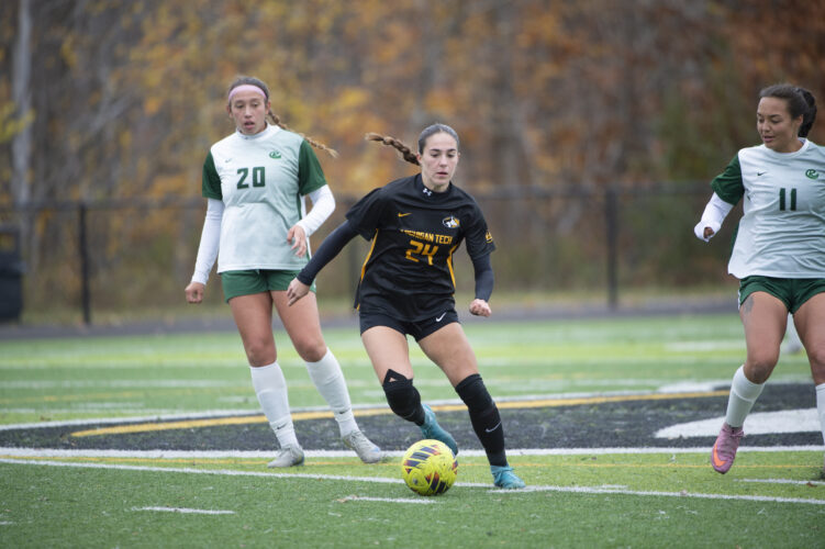 Huskies soccer suffers loss on Senior Day